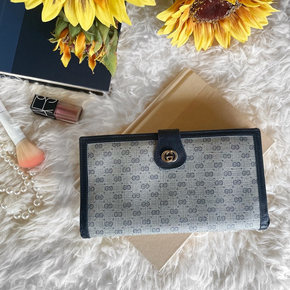 #Poshmark Vintage Gucci Vintage Monogram Navy Wallet
